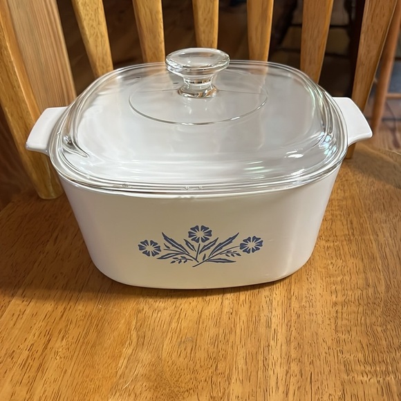 Vintage Corningware White and Blue Coneflower Cookware Casserole Dish with Lid - Picture 3 of 4